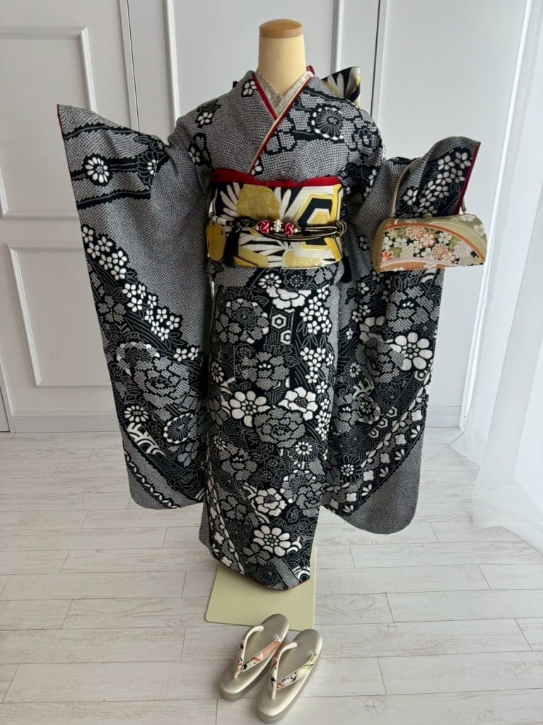 振袖フルセット 染分け総絞り プラスサイズ 大胆な配色に黒でスタイル