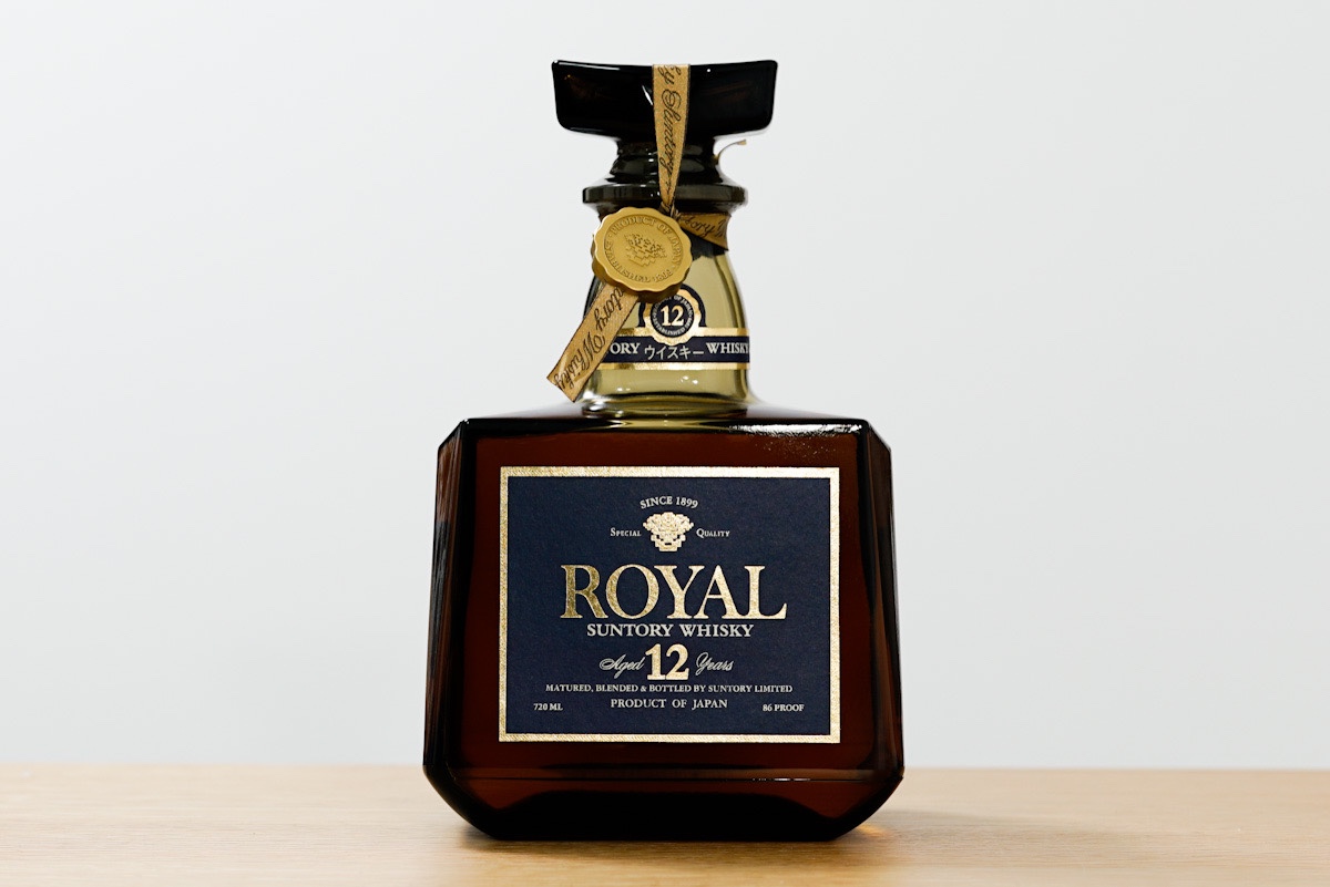 ローヤルプレミアム12年】通称青ラベルと呼ばれる、至極の12年の味とは