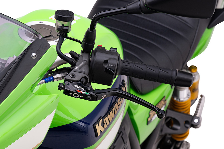 SWAGE-LINE】 KAWASAKI ZRX1200DAEG 2009～2016年モデル brembo