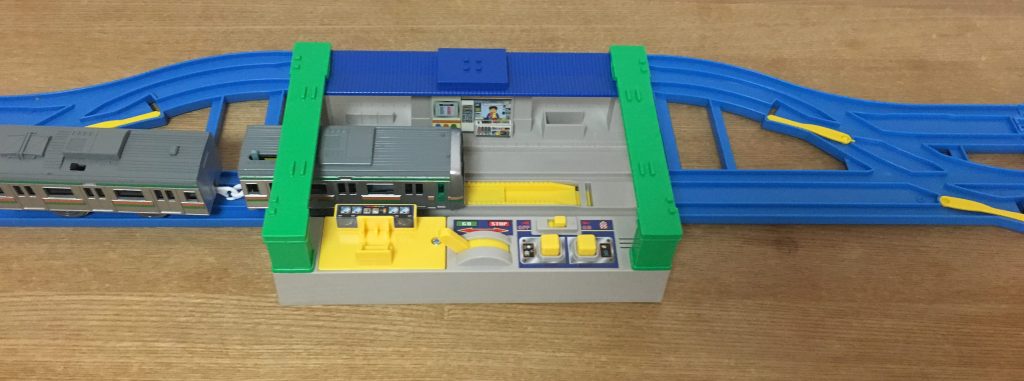 プラレール線路 複線4層高架レイアウト サウンド駅付き プラレール線路