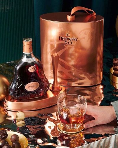 Hennessy XO Cognac Holiday Bottle With Gift Box & Ice Stamp