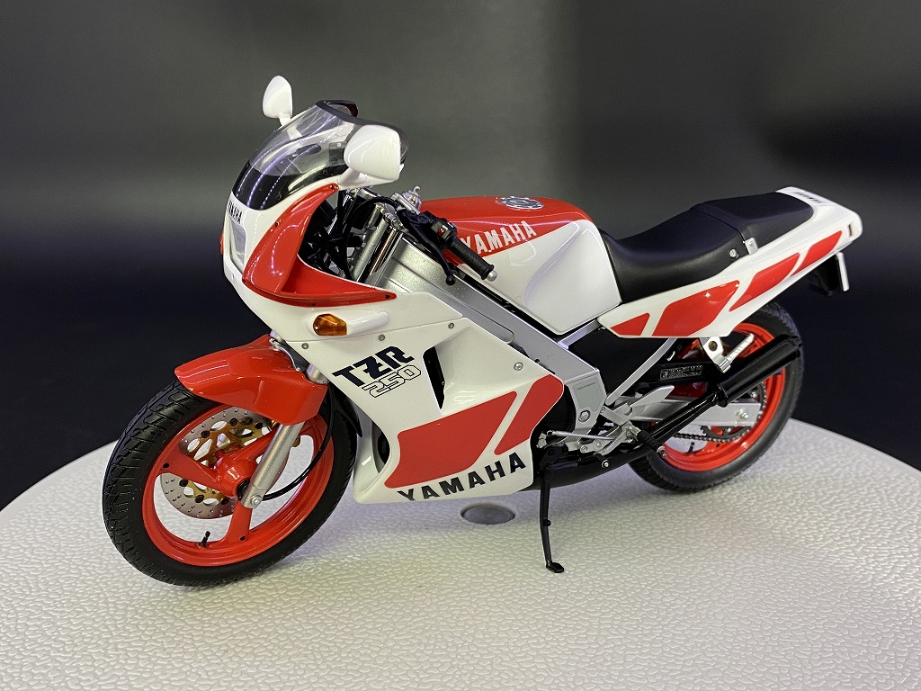 製作代行紹介「ハセガワ 1/12 TZR250」バイクモデル全塗装プラン A2892