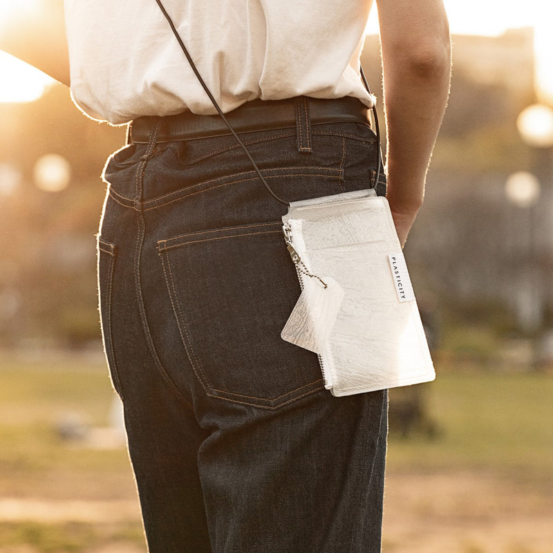 PLASTICITY サステナブル マルチショルダーケース 防水 ブランド