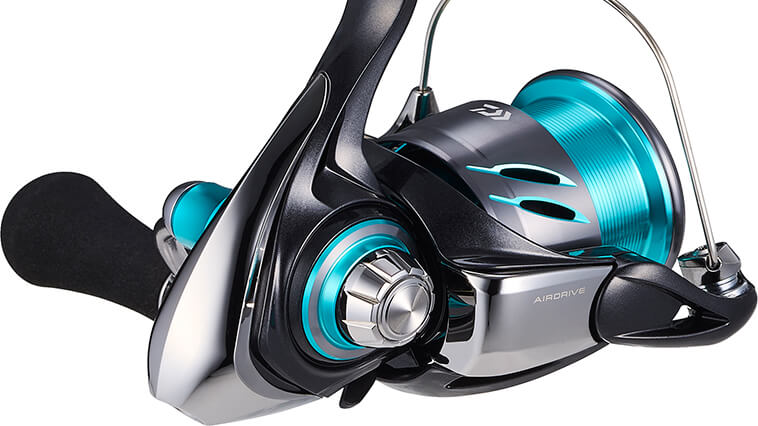 24エメラルダスX】DAIWAの新「エギング専用」スタンダードリールが発売