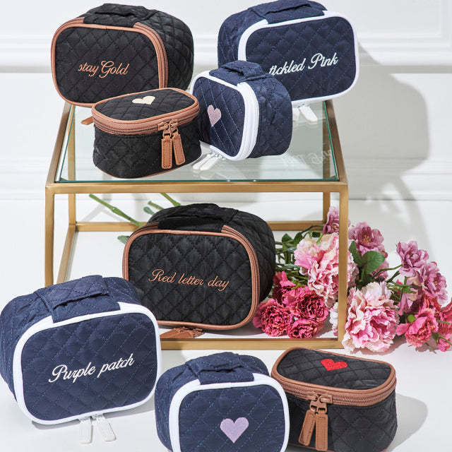 ホテルライクインテリア】ダイヤモンドキルトポーチ 刺繍入り2点セット