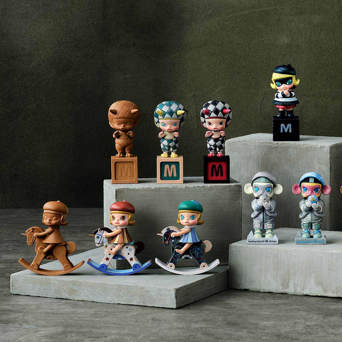 MOLLY Anniversary Statues Classical Retro Series Figures - POP