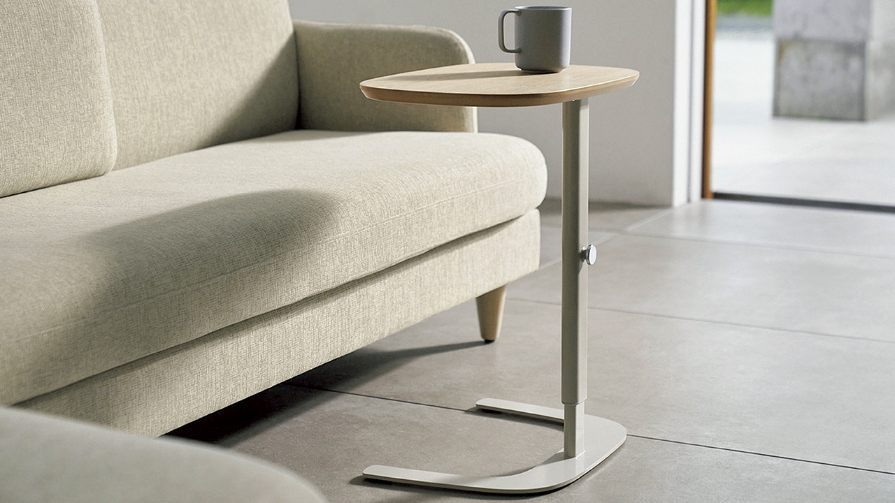 アジャスタブルサイドテーブル｜オフィス｜製品情報｜株式会社オカムラ