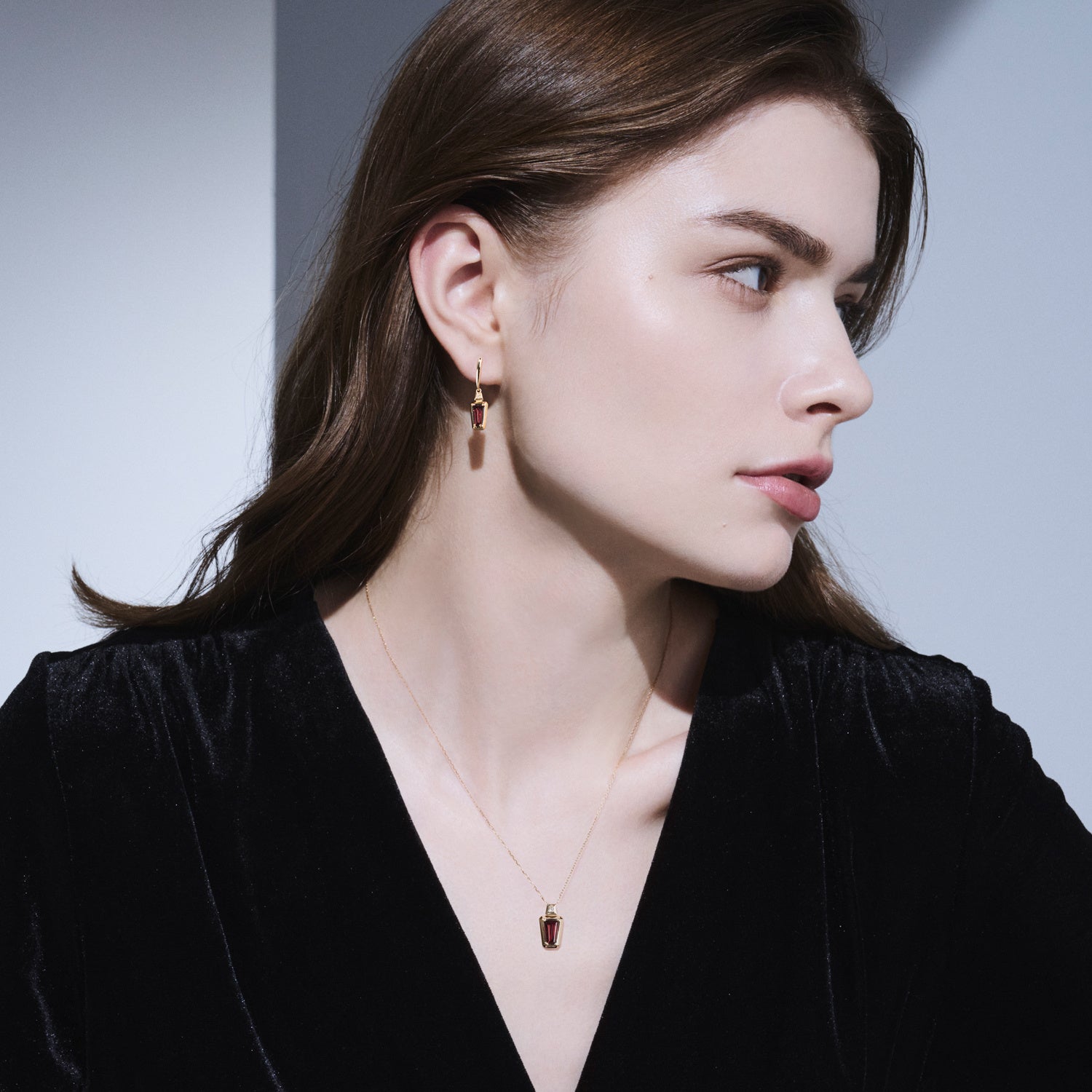 ヴァンドーム アオヤマ ブラックカルセドニー ダイヤモンド ピアス