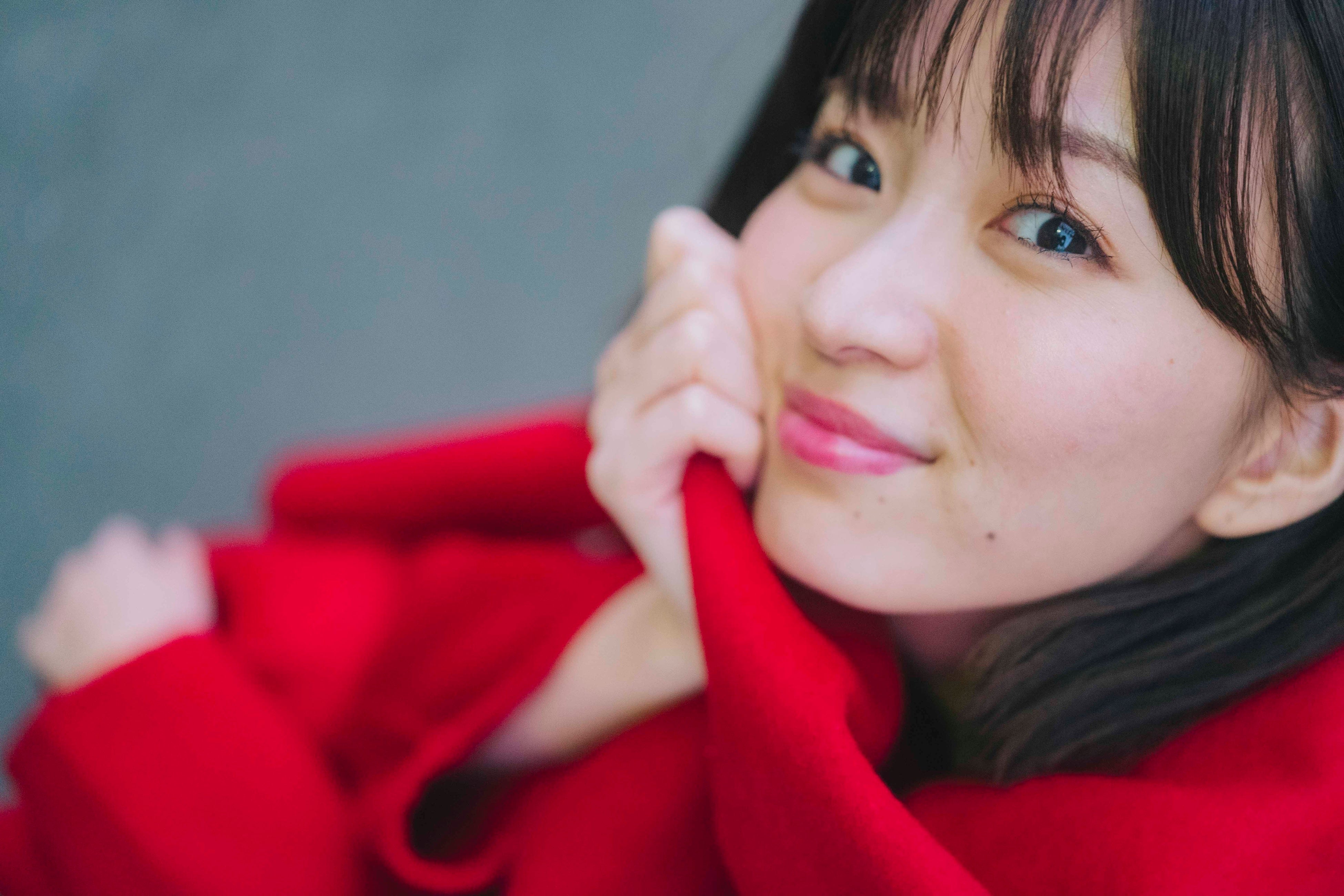 岡崎紗絵、自身初となるカレンダーを好評販売中！SNS等での大反響を