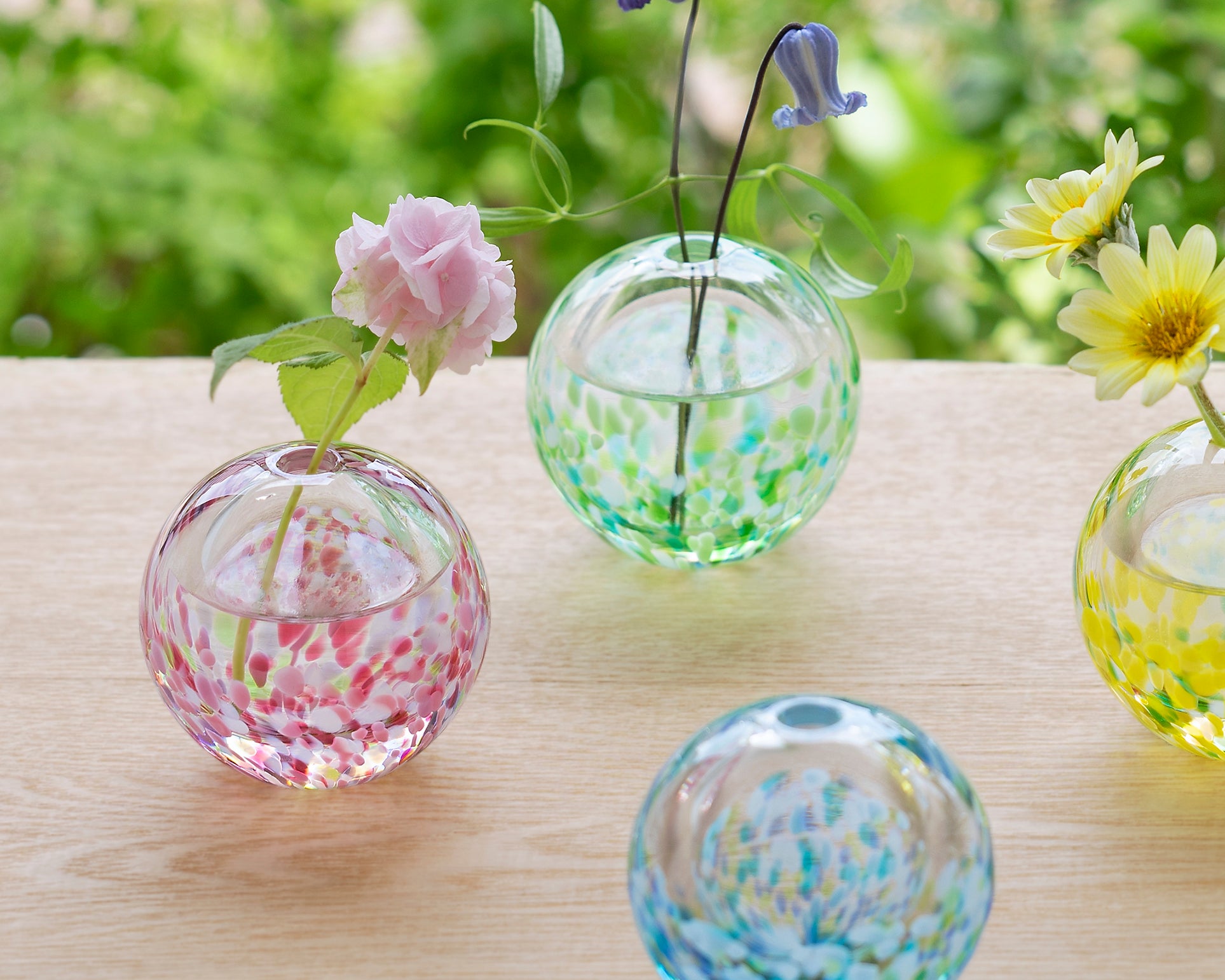 にほんの色 ふうけい 一輪挿し”を季節にあわせて、ひと柄ずつ販売開始