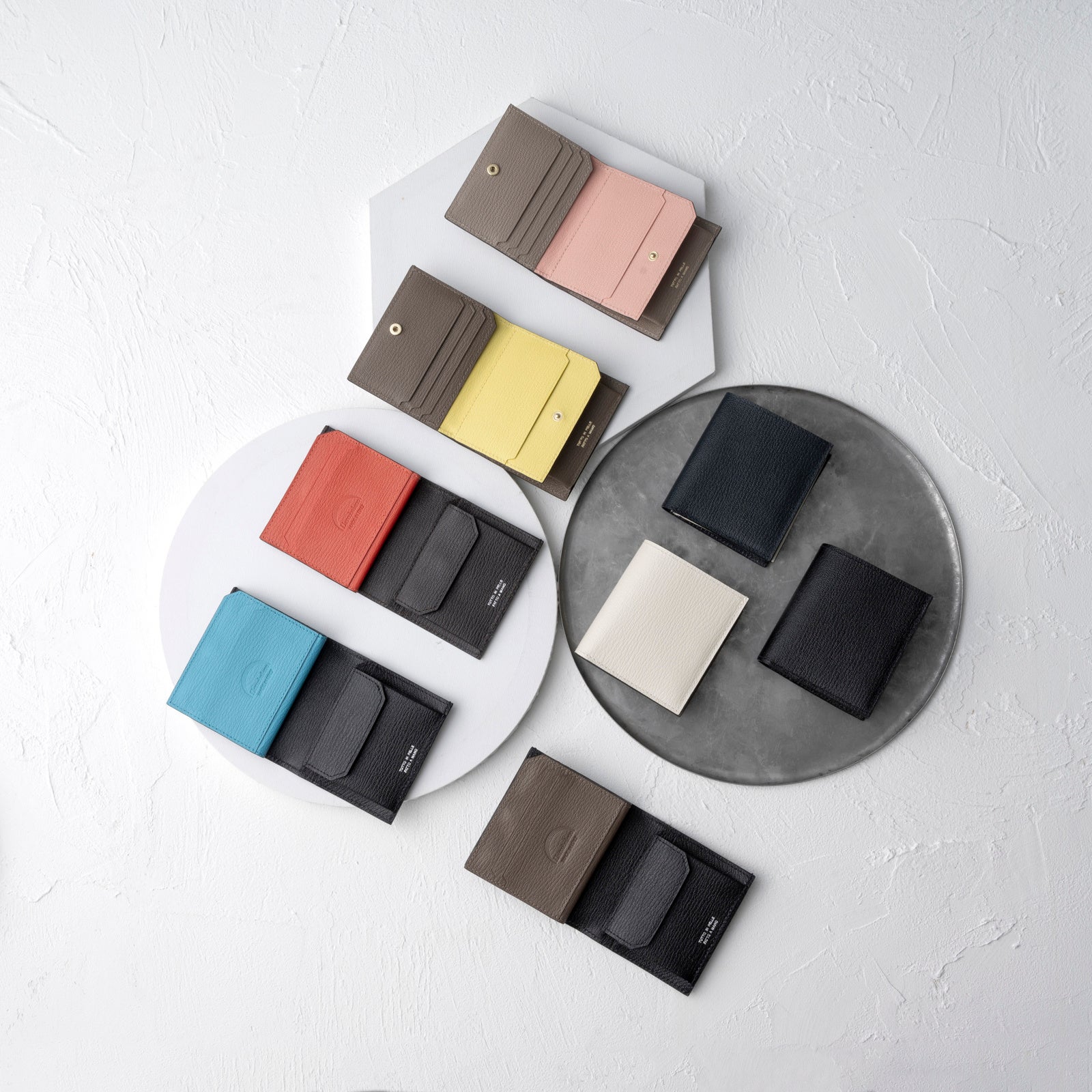 L'arcobaleno（ラルコバレーノ）」から大容量二つ折りウォレットが登場