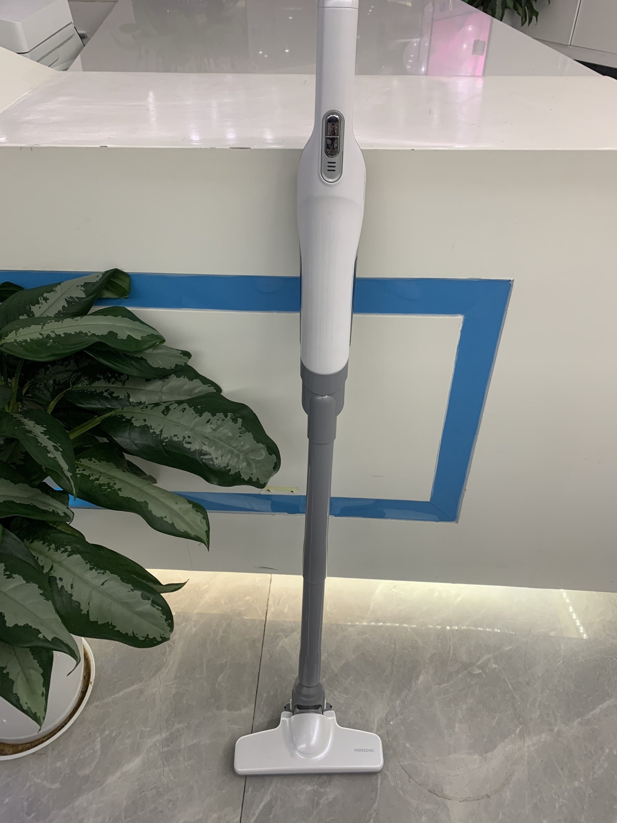 わずか0.57kgと超軽量で至るところに使えるプロセニックのコードレス