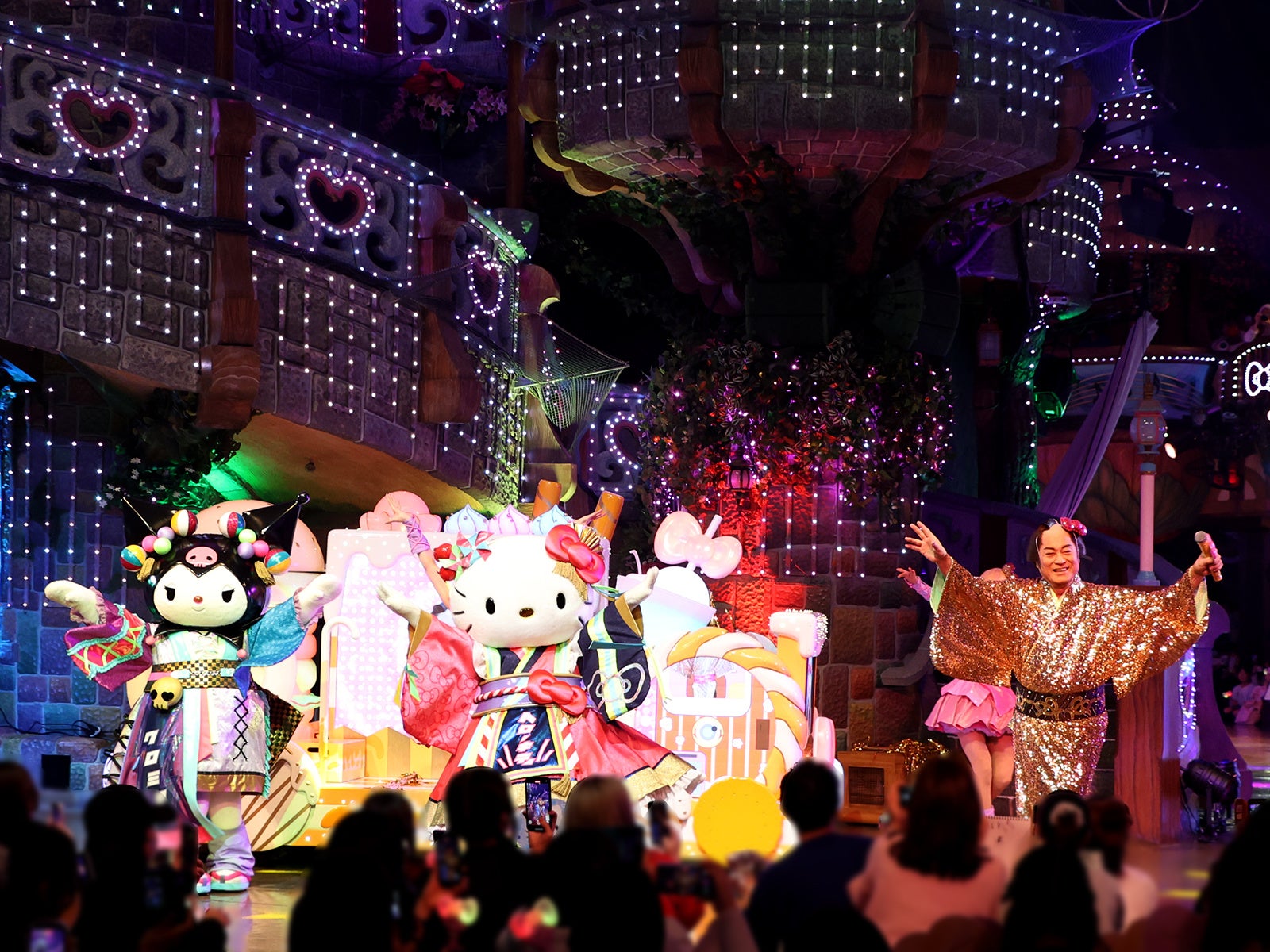 松平健さんがサンリオピューロランドに初登場！ハローキティたちと