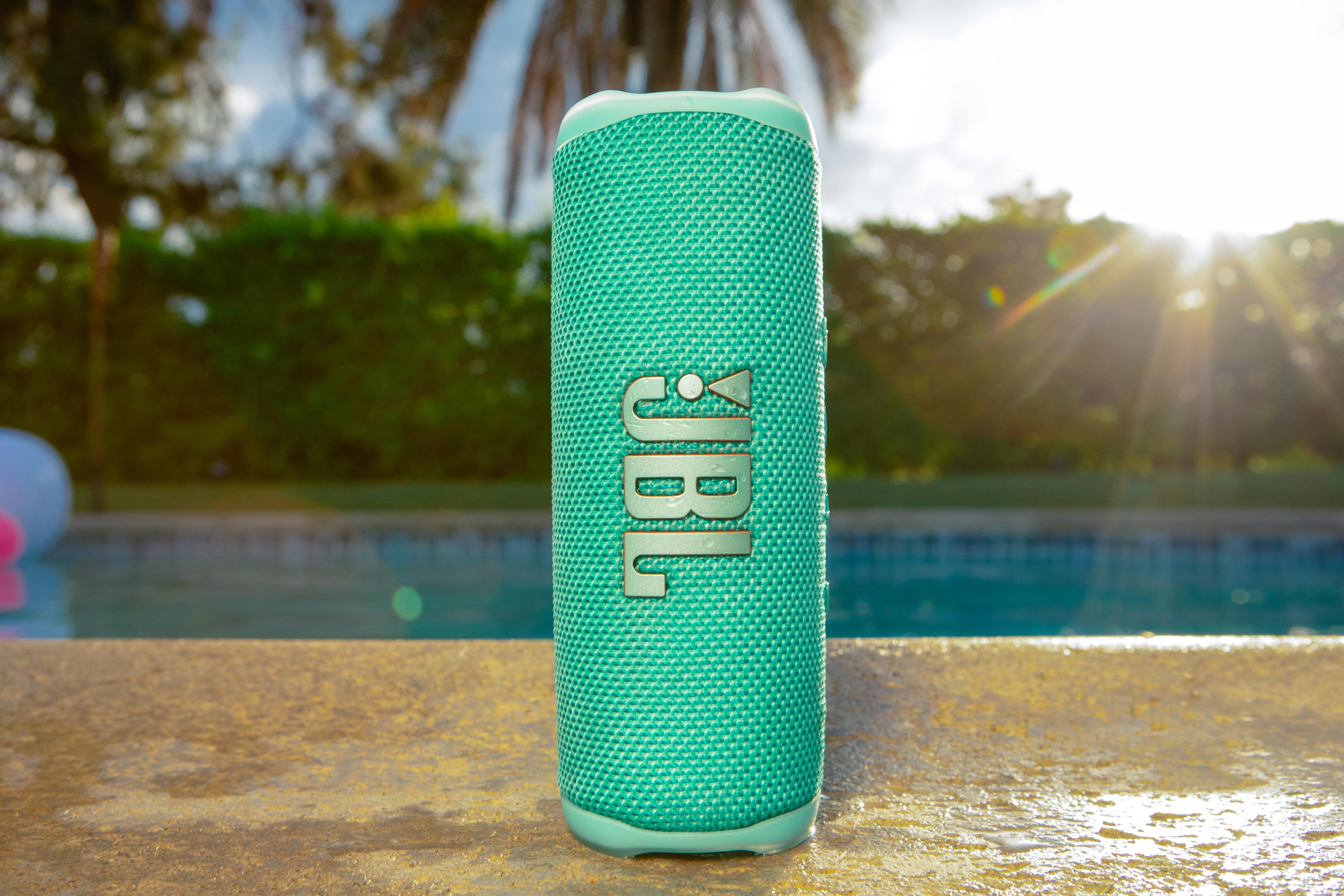 JBLポータブルBluetoothスピーカーの定番モデル「JBL FLIP 6」に爽やか