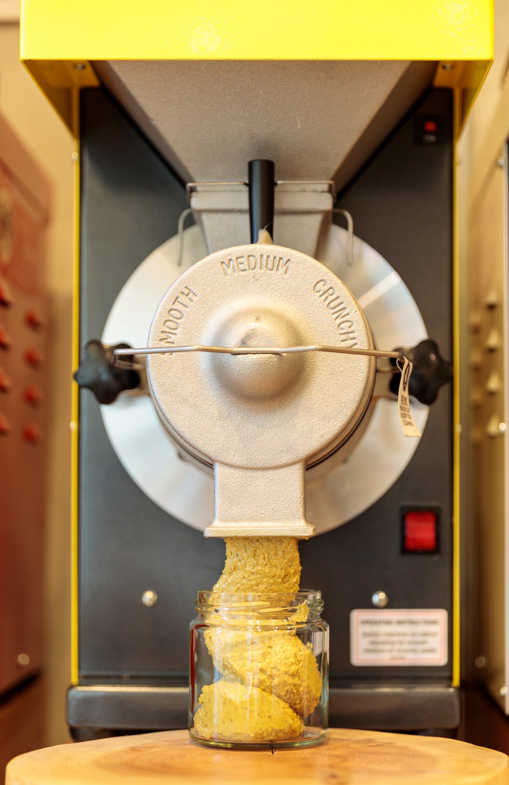 日本初上陸！搾りたてピーナッツバターが作れる業務用Nut Butter Mill