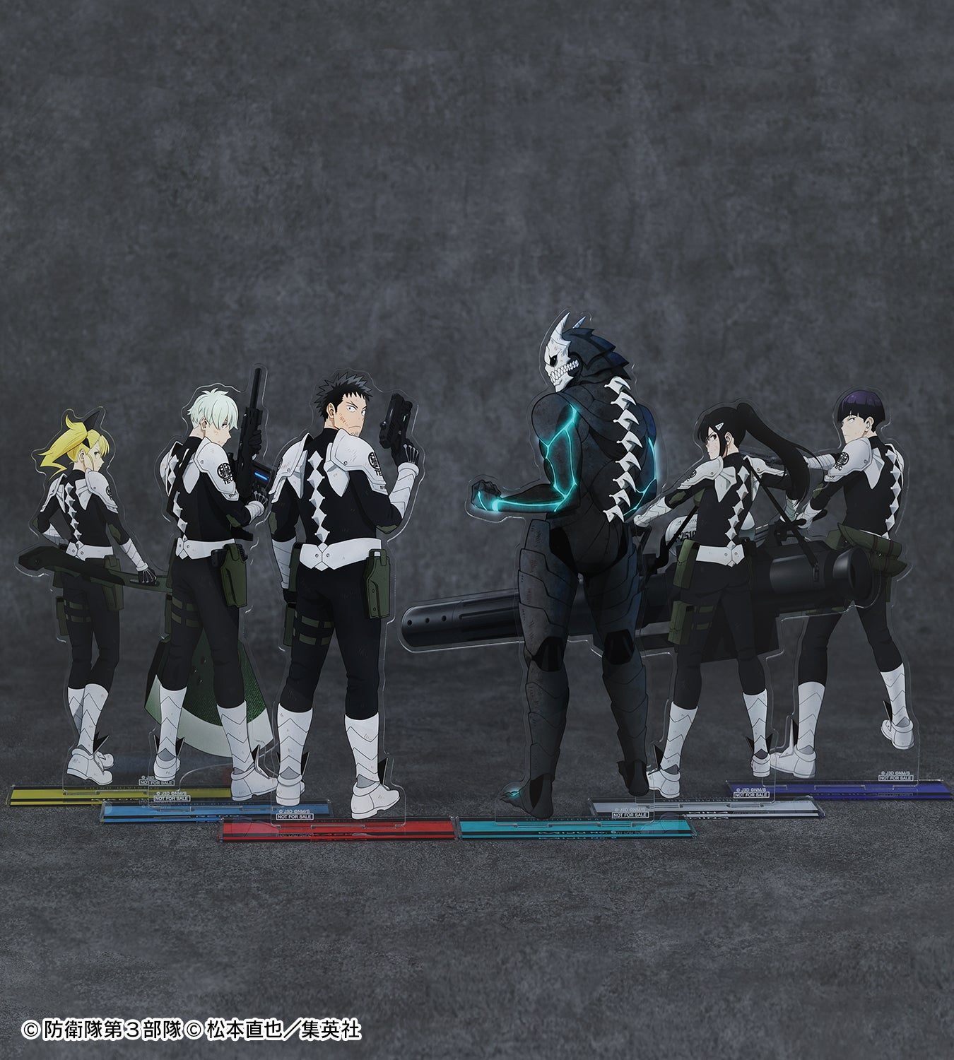 怪獣8号一撃コレクション 1ロット 缶バッジ80個 アクリルスタンド12個