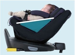 ベッドで寝ているように首が安定し、楽に呼吸できるコンパクトなベッド