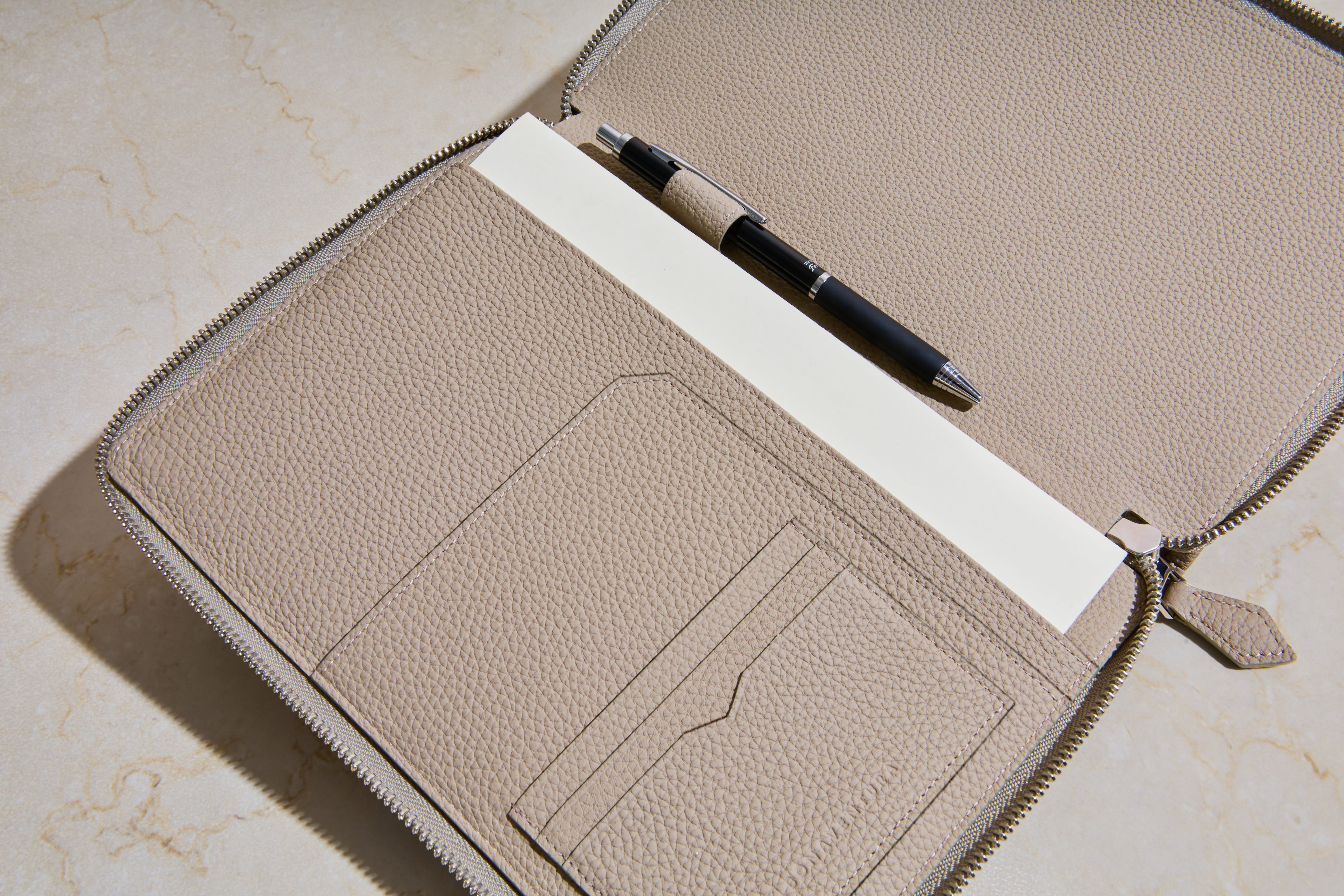 ボナベンチュラペンケース シュリンクレザー グレージュ 【公式通販】