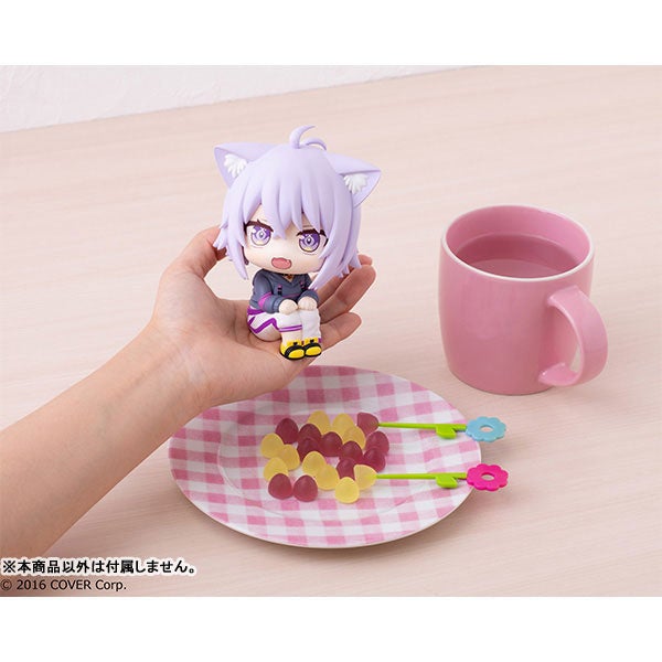 ホロライブ』より、「猫又おかゆ」「戌神ころね」が見上げ＆おすわり