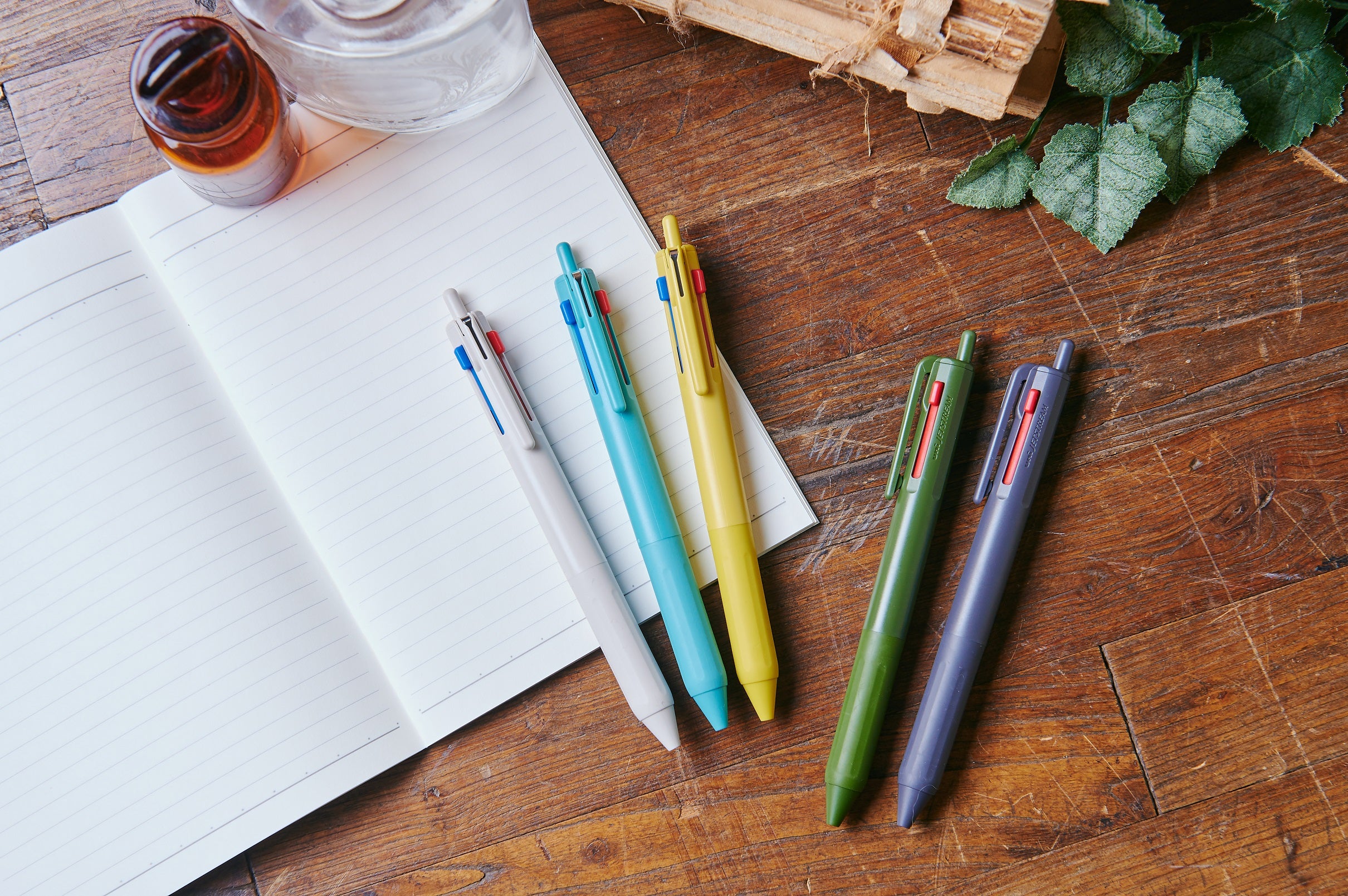 黒のみ後端ノックで黒が使いやすく黒インク約70％増量「長持ちリフィル