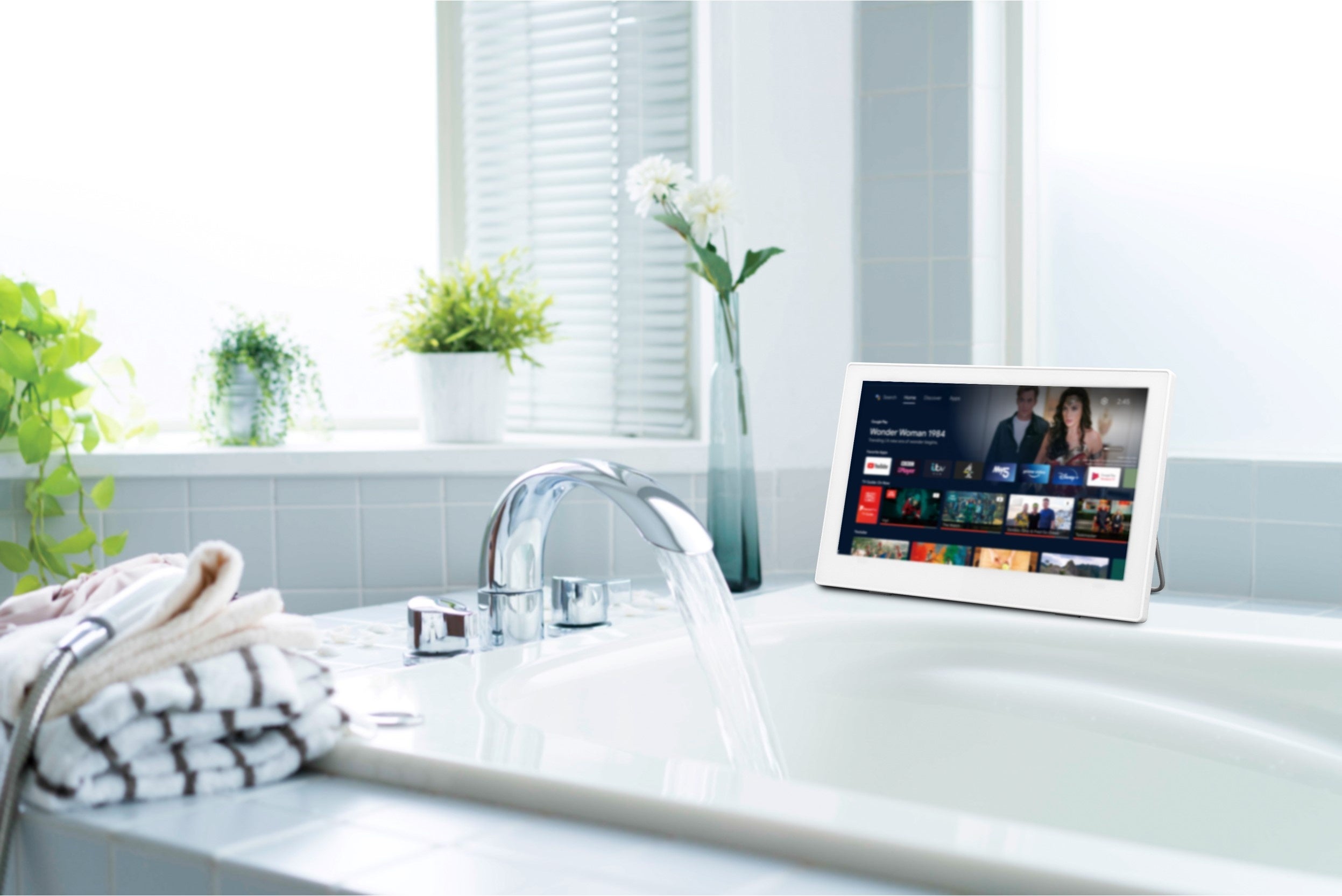 14.0V型防水android搭載「ポータブルスマートモニター」IPX6防水性能で