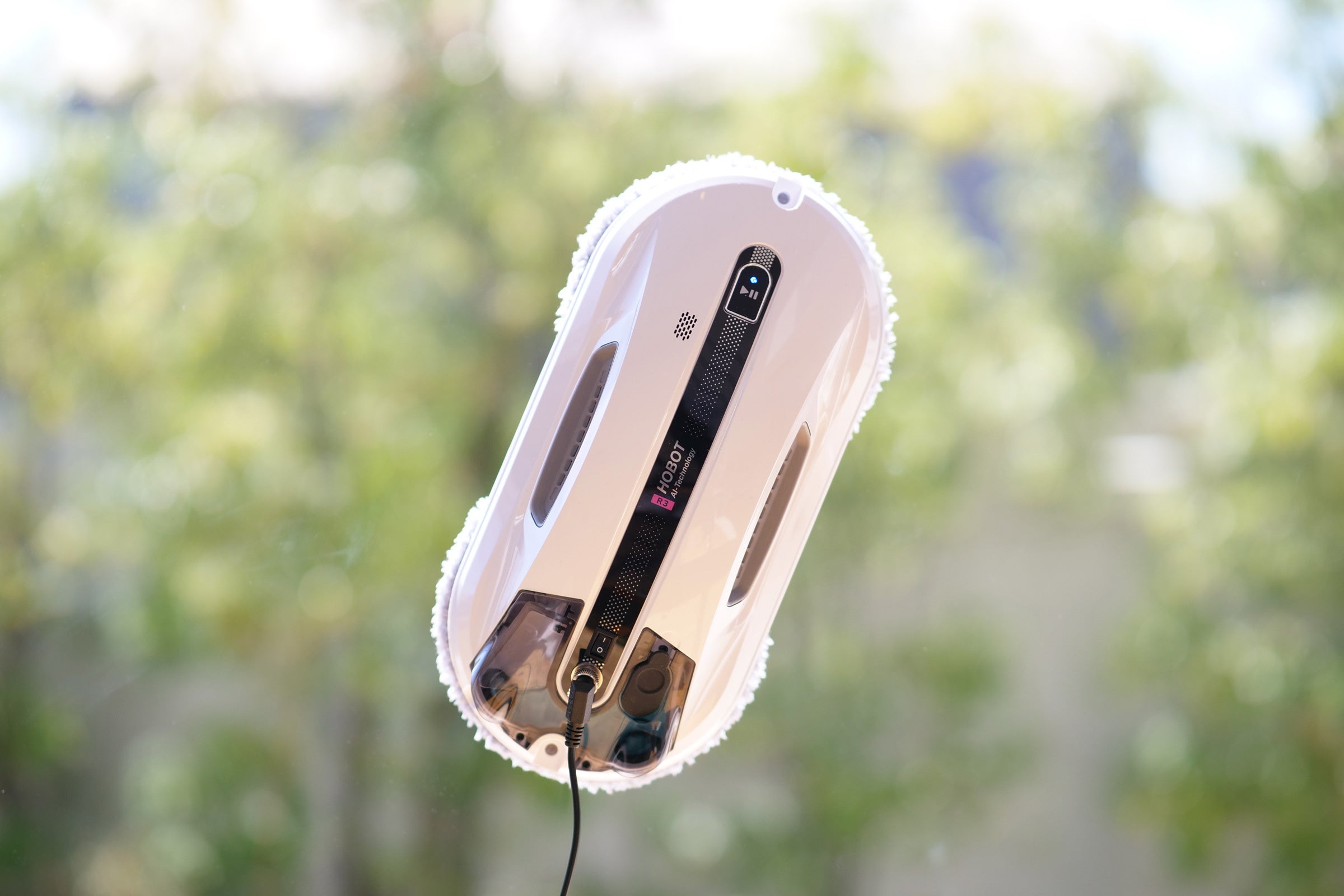 窓掃除ロボットHOBOTシリーズの4機種が世界で累計販売台数140万台を