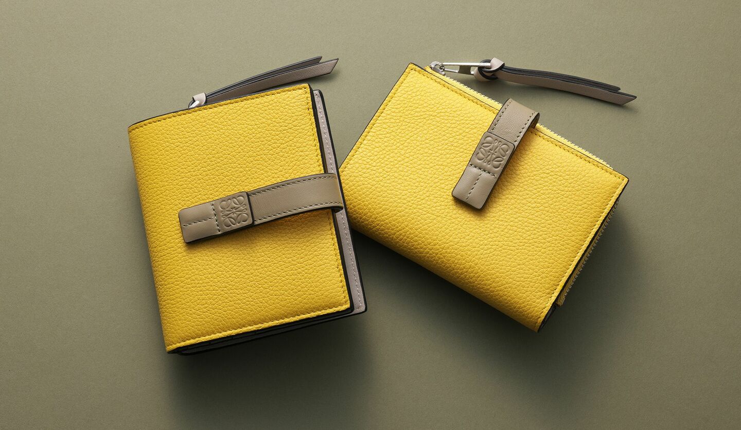 すぐ届く☆LOEWE☆コンパクト ジップ ウォレット 二つ折り ロエベ