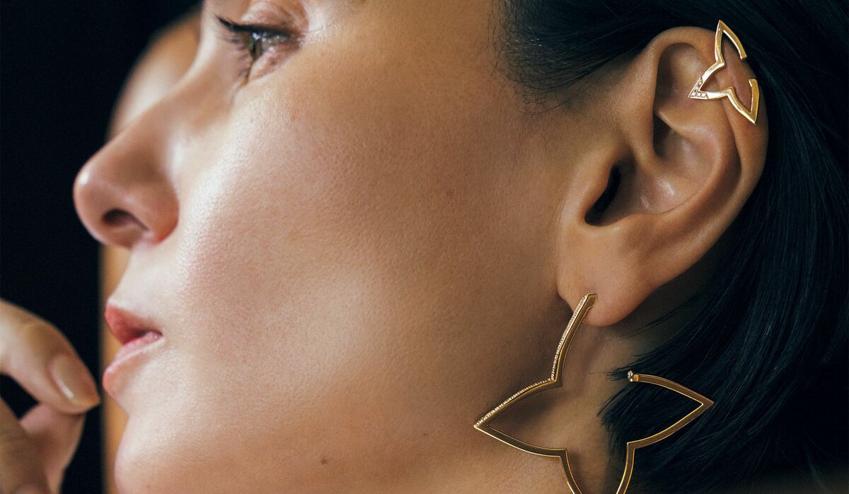 ルイ・ヴィトン」モノグラム・フラワー モチーフのフープピアス