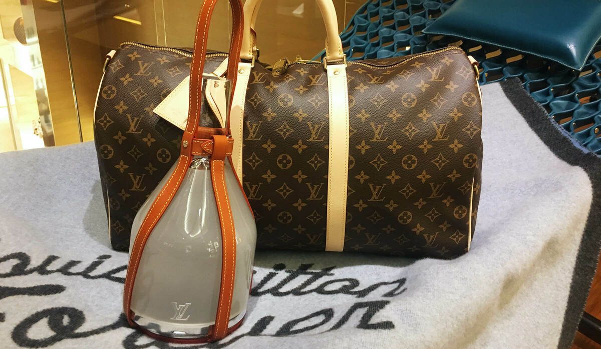 ルイ・ヴィトンの贅沢なソファやテーブルが、表参道に全12アイテム大