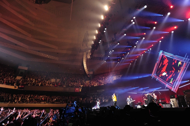 21年ぶりの武道館ライブとなった、バービーボーイズ“衝撃”のツアー