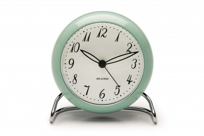 ARNE JACOBSEN（アルネ ヤコブセン）から、テーブルクロックの限定