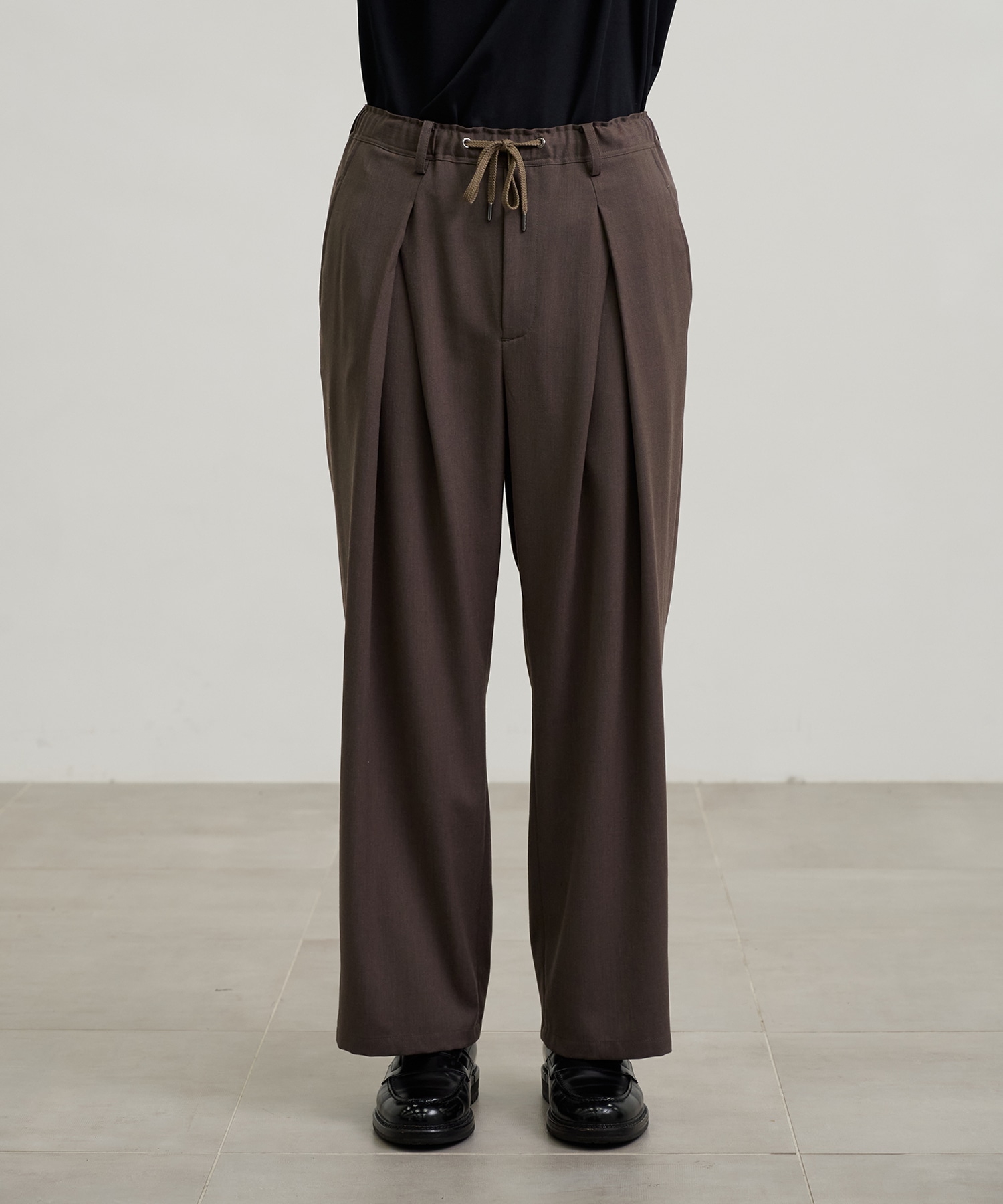 クロスタックイージーパンツ(1 DARK BROWN): : メンズ｜PUBLIC TOKYO