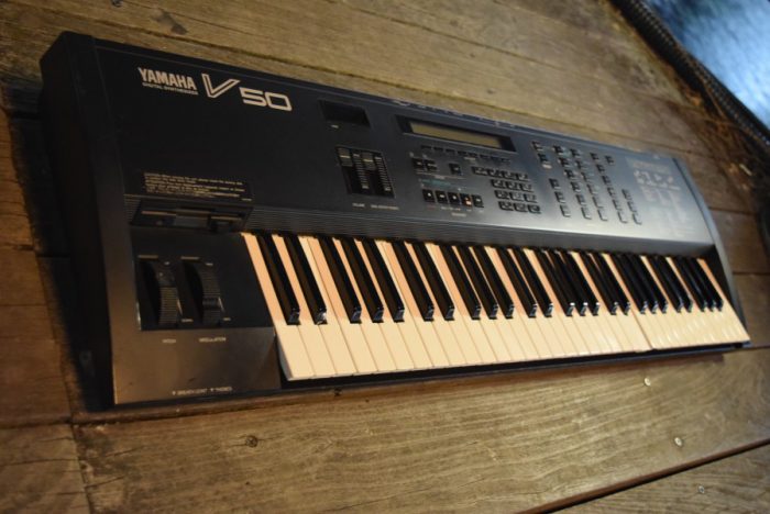 YAMAHA シンセサイザー V50 ヤマハ キーボード Yamaha V50 Synthesizer