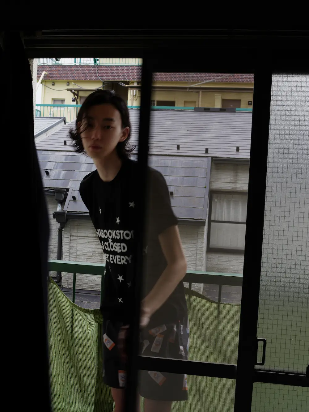 kudos × flotsambooks コラボレーションTシャツが6月17日発売 │ QUI