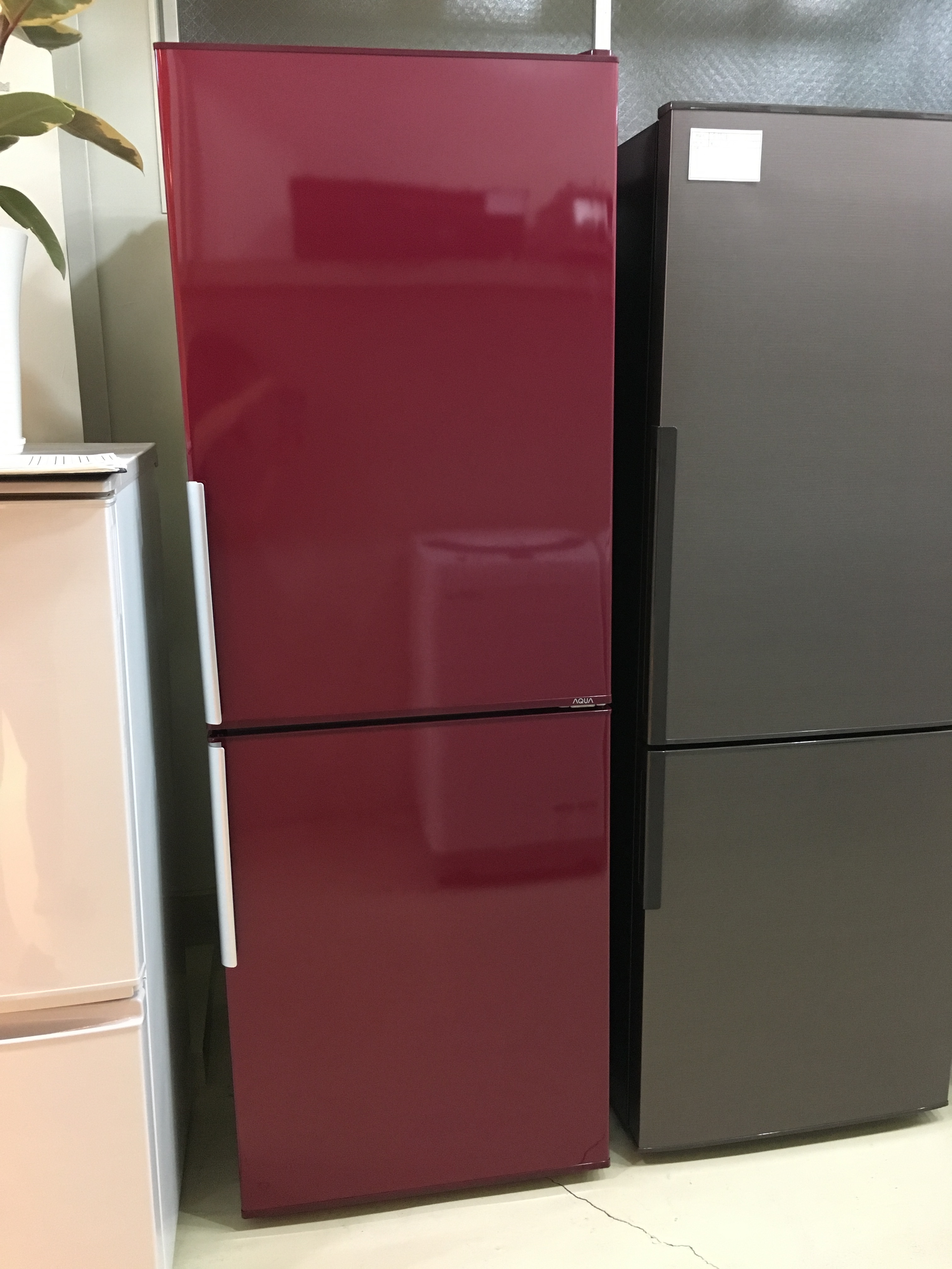 AQUA✨2ドア冷蔵庫✨AQR-18G✨184L✨2018年製✨ワインレッド、小さな