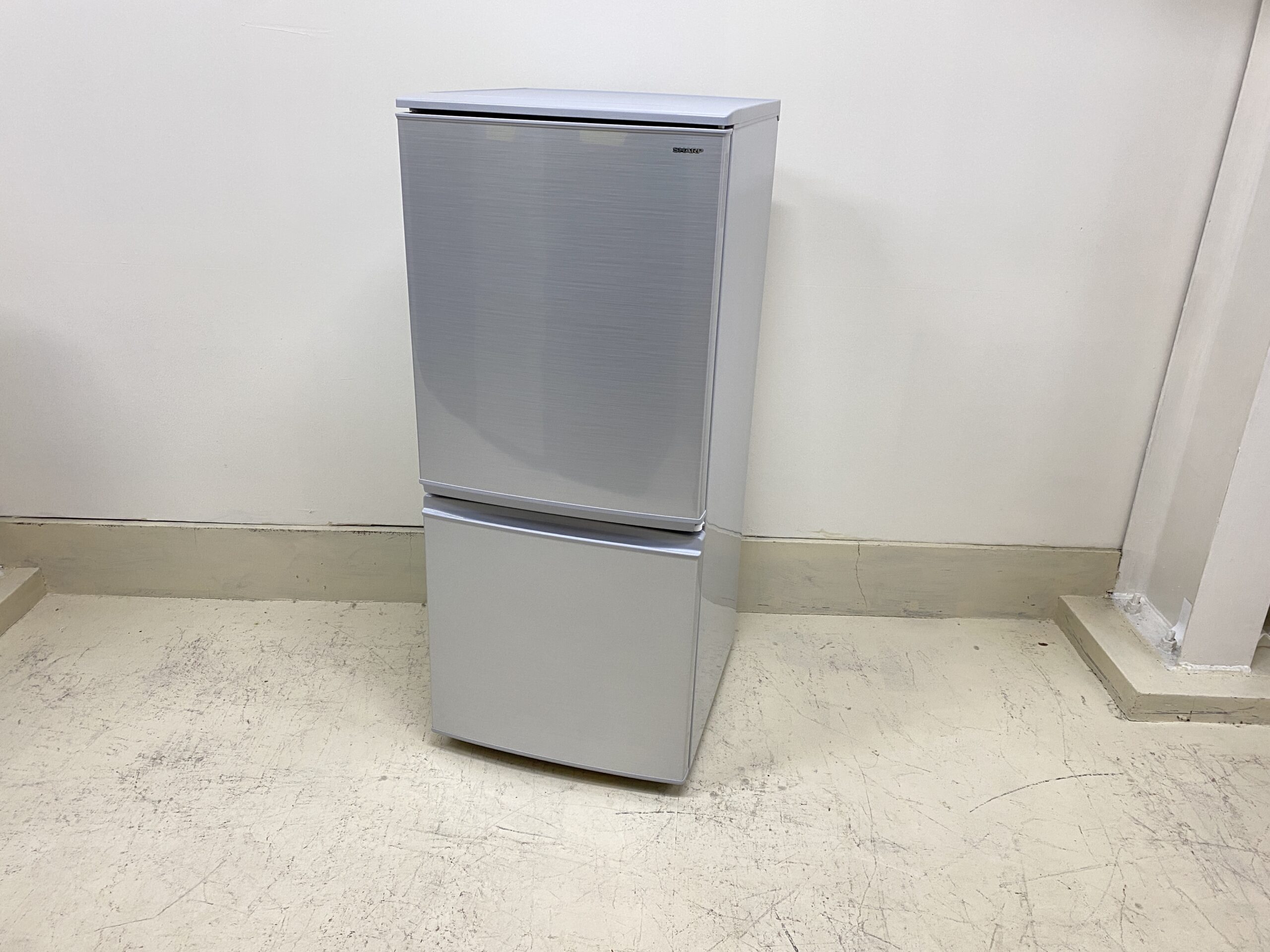 シャープ ノンフロン冷凍冷蔵庫 SJ-D14FJ-W 2020年製 137L 【公式通販】