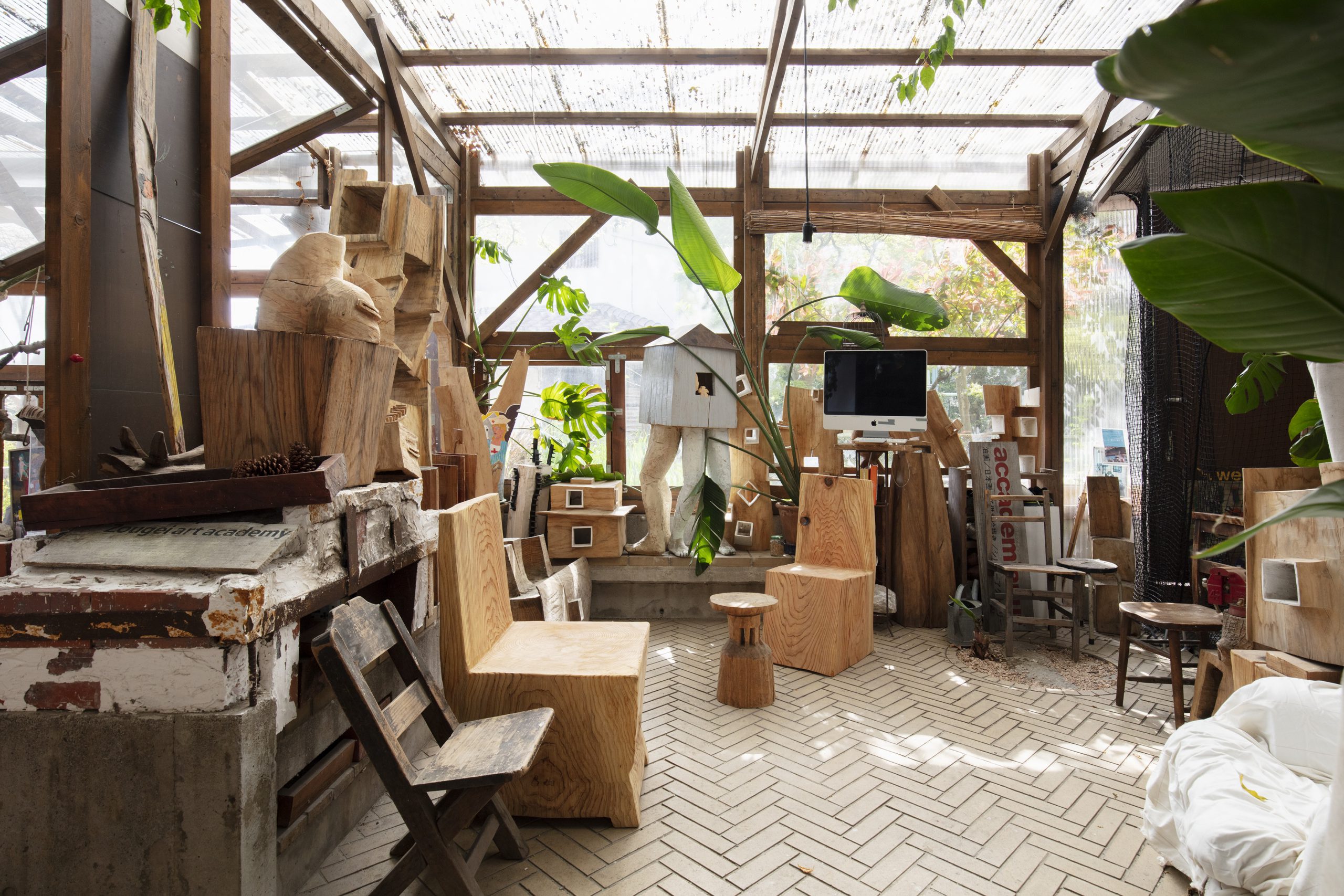 一緒に暮らしたい、かけがえのないものVol.1 「象鯨彫刻家具」 | 人生