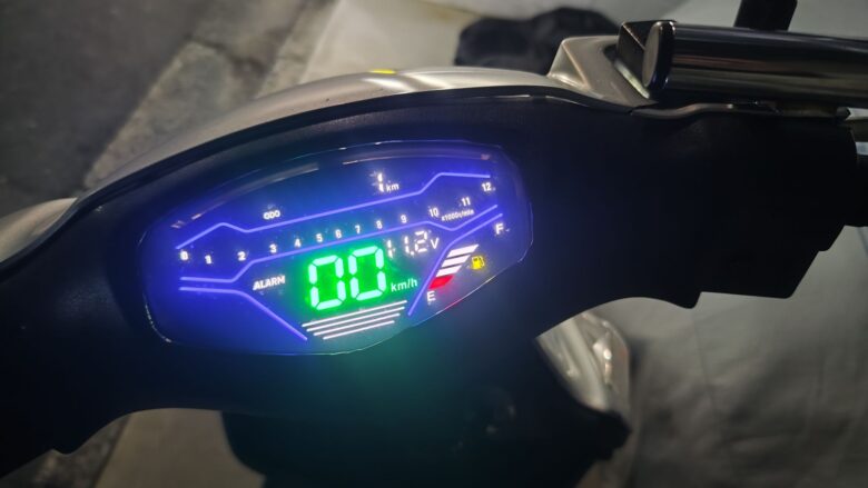 アドレスV125にアリエクの中華社外メーターを取付してみた | 車バイク