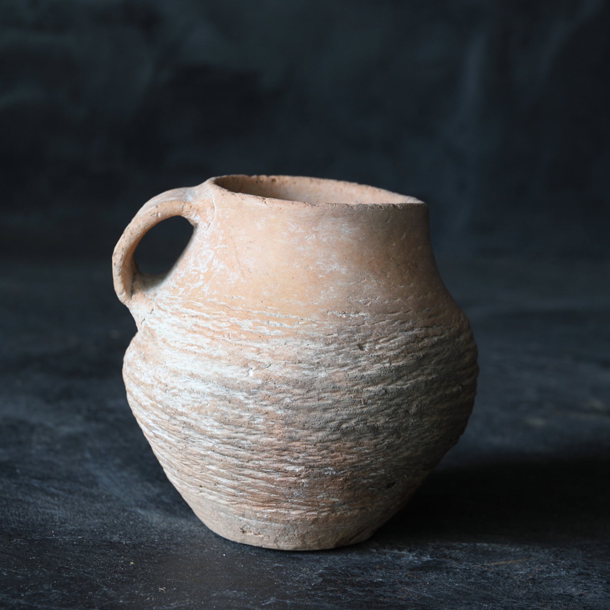 縄文時代 把手付異形土器（10000–300 BCE） | 入蘆花（ロカニイル）