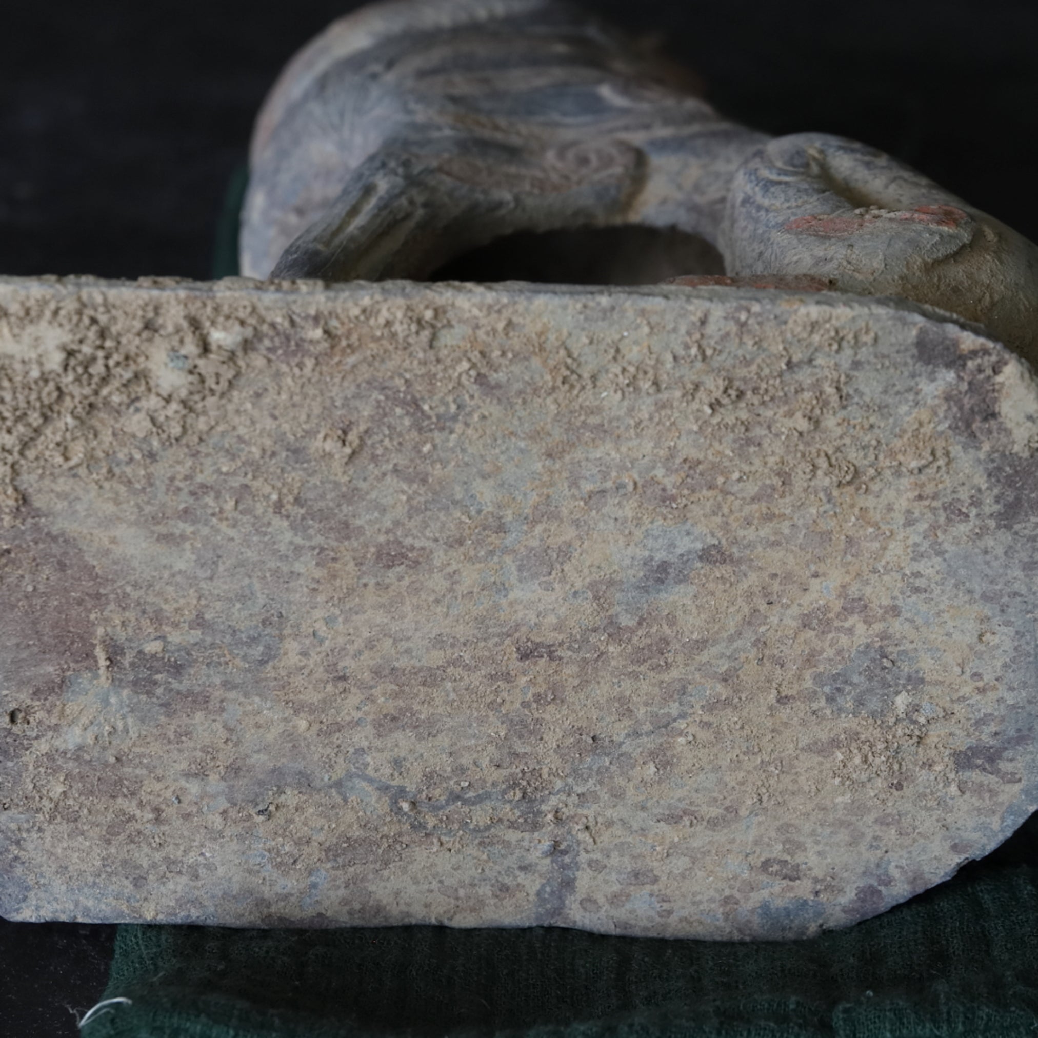 北斉 灰陶加彩 鎮墓俑 一対（古代：3–12世紀） | 入蘆花（ロカニイル）