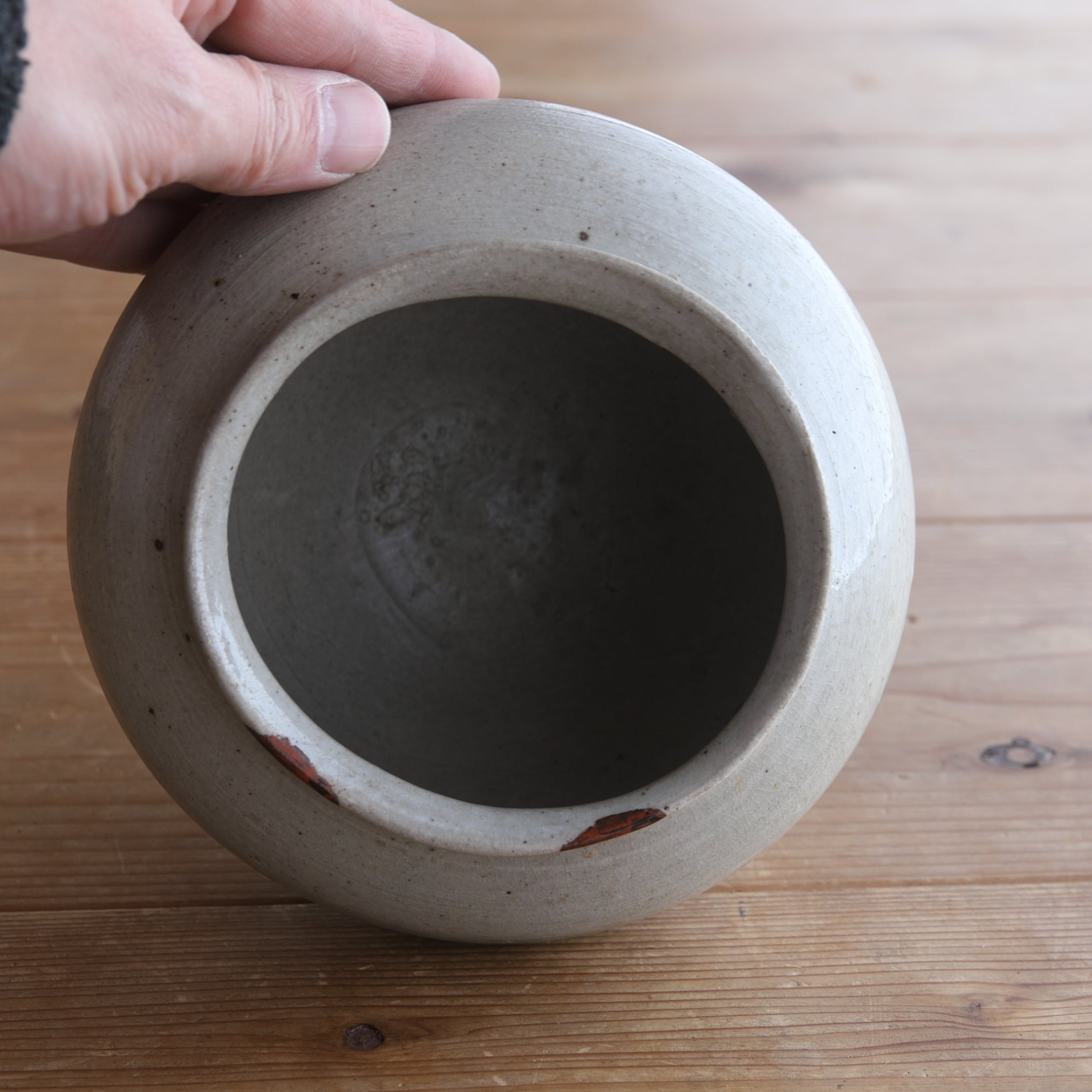 李朝 堅手壺（1392–1897 CE） | 入蘆花（ロカニイル）