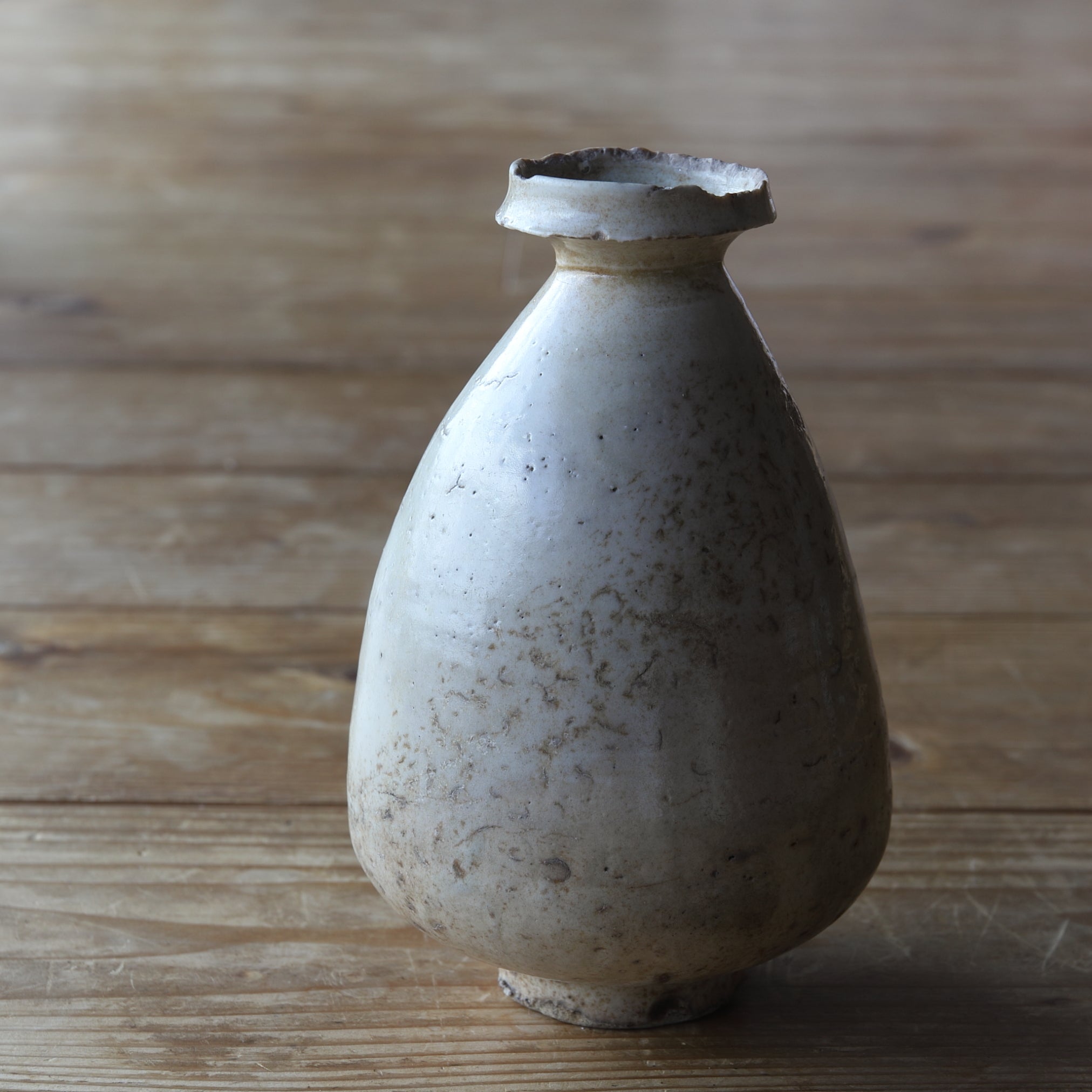 李朝 白磁徳利（1392–1897 CE） | 入蘆花（ロカニイル）