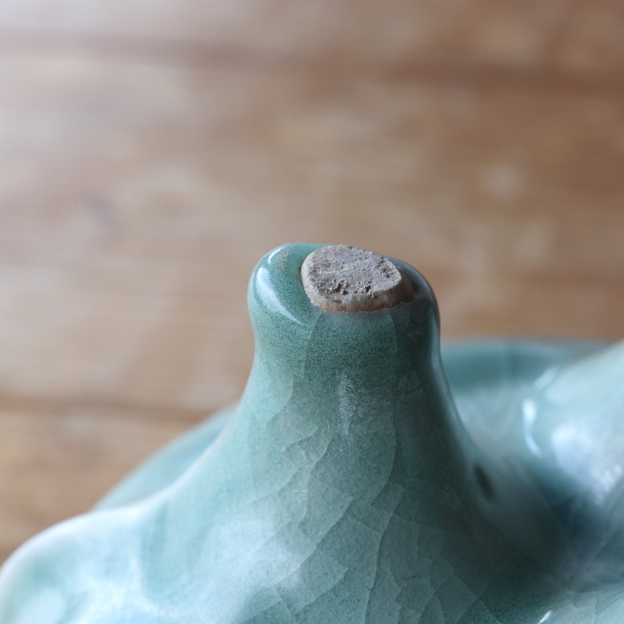 明時代青磁龍泉窯花卉文簋形香炉(E-75)