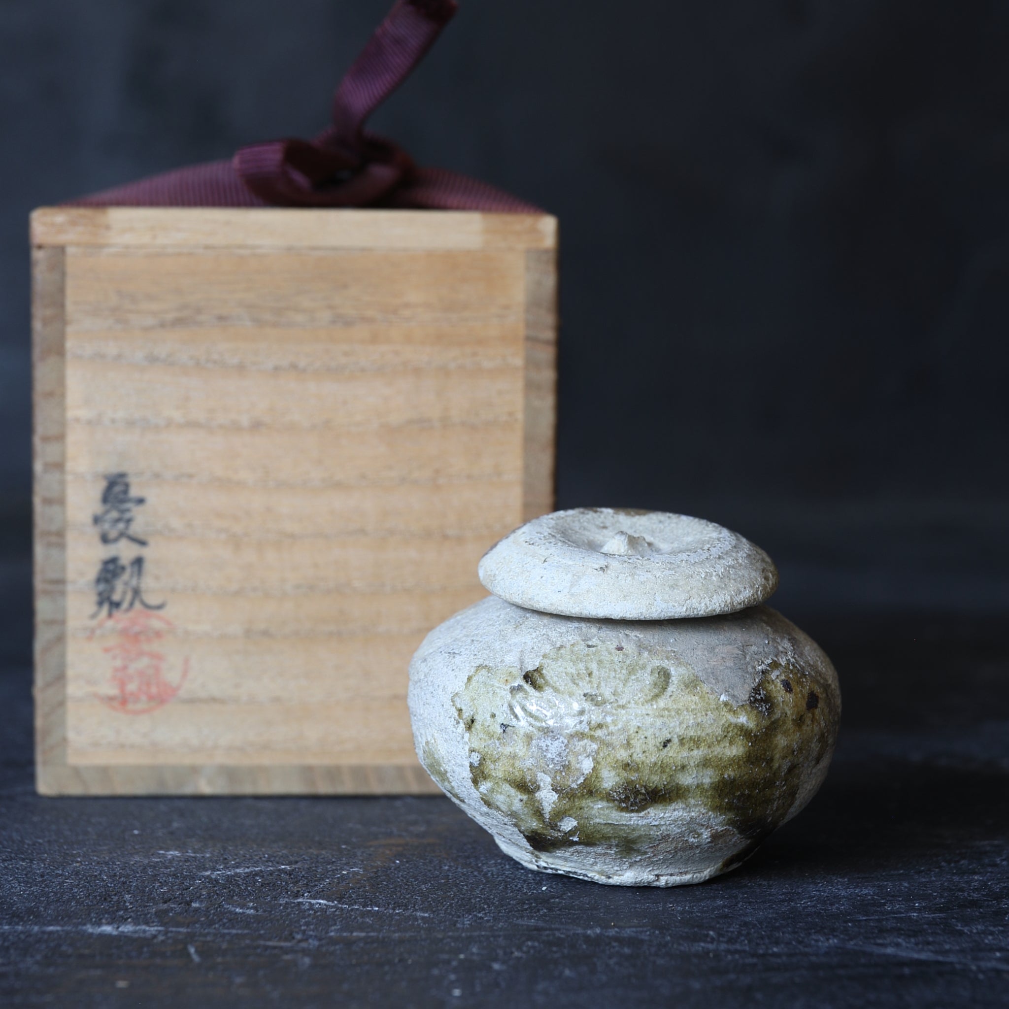 茶入れ□古瀬戸蓋付茶入 菖蒲紋 粉引き白釉 茶道 時代物 骨董□