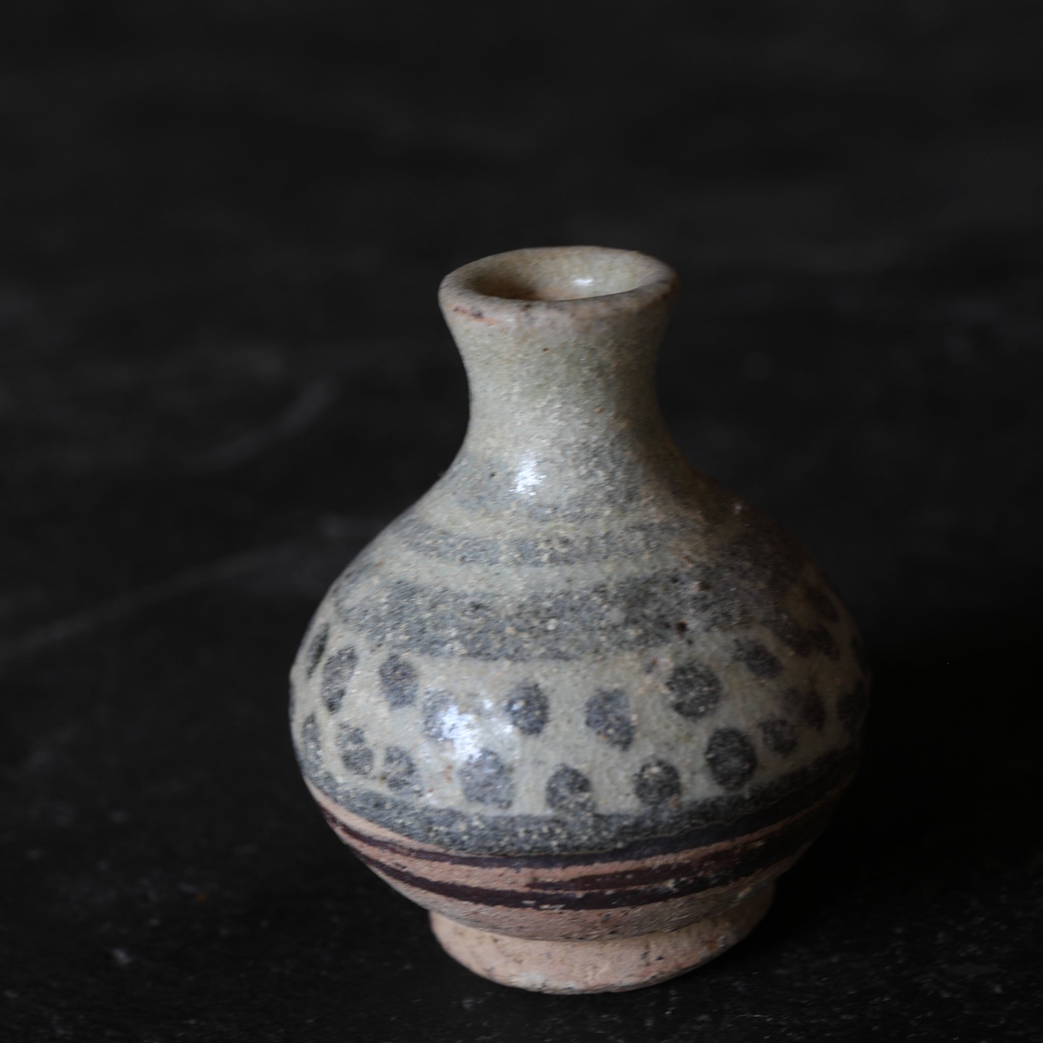 鈴木量作 灰釉流描点紋扁壺 箱書き、とも箱、黄布付き 鈴木量作 灰釉流