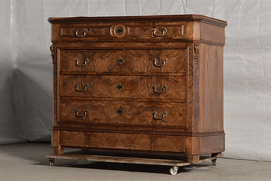 アンティーク家具を激安で手に入れる！プロ直伝14のポイント