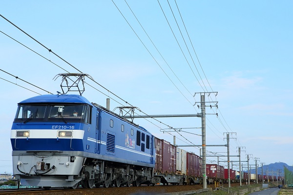 EF210-16が新塗装で運用を開始 | 鉄道ホビダス