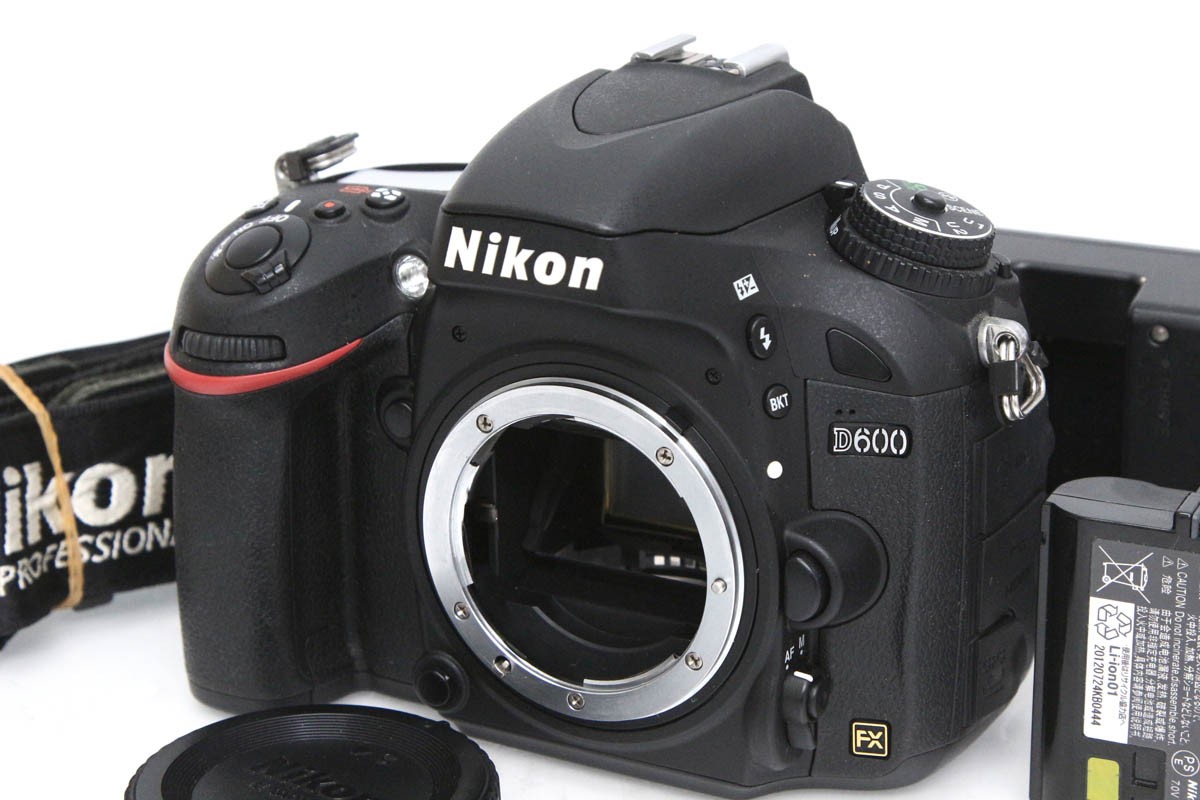 自家焙煎コーヒーの神谷】Nikon D5600 ダブルズームキット 買取