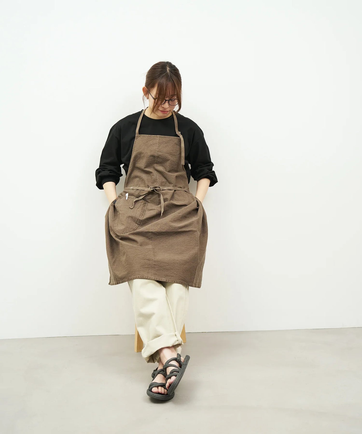 REN】使うほどに馴染むログウッド染め帆布エプロン - 自然な風合いと