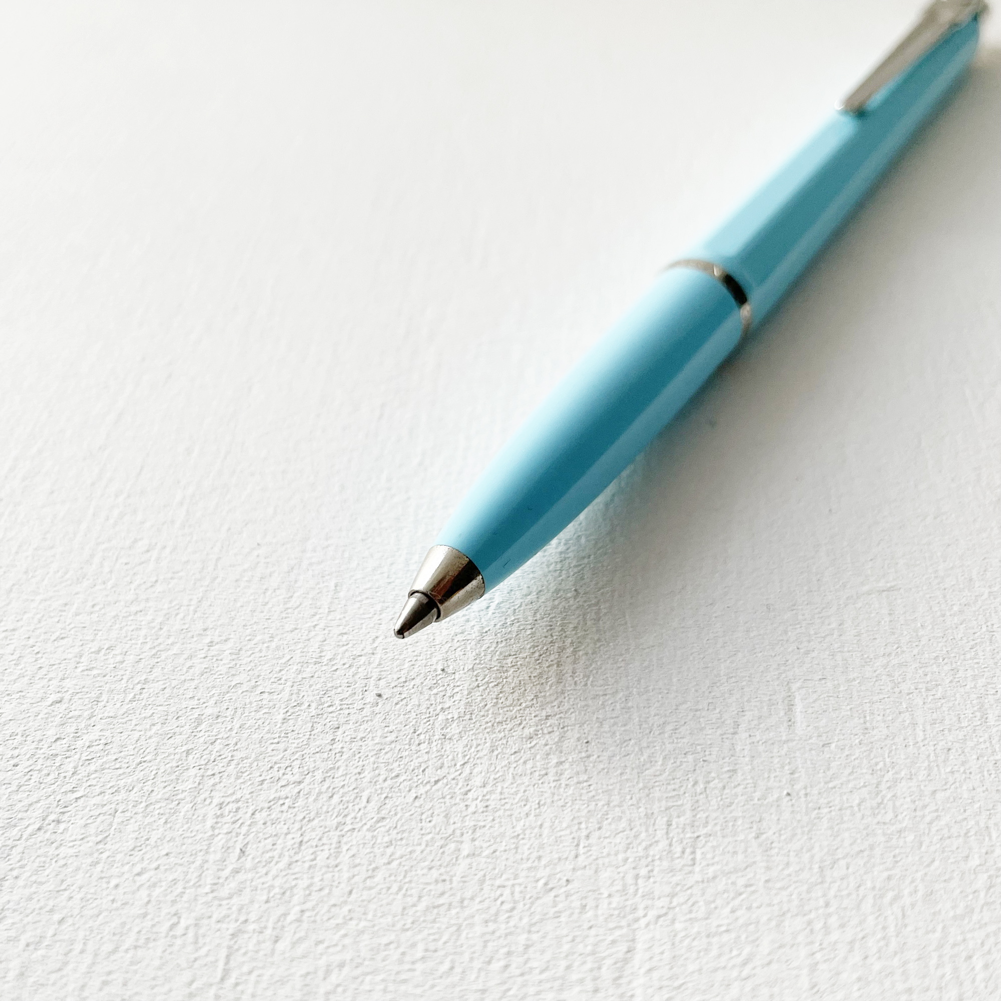 ボールペン 水色×シルバーライン 八角 金具シルバー ノック式